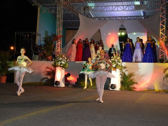 Prefeitura realiza com sucesso a VIII edição Baile Debutantes. - Imagem 27
