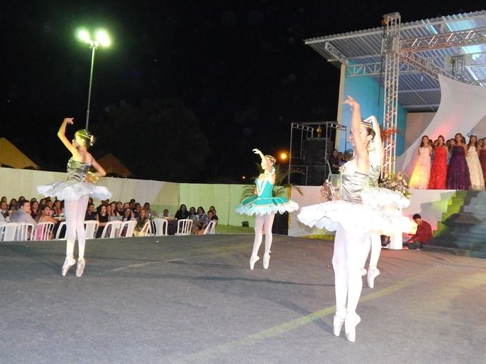 Prefeitura realiza com sucesso a VIII edição Baile Debutantes. - Imagem 32