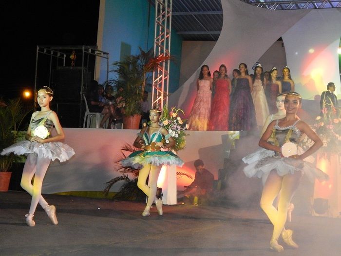 Prefeitura realiza com sucesso a VIII edição Baile Debutantes. - Imagem 29
