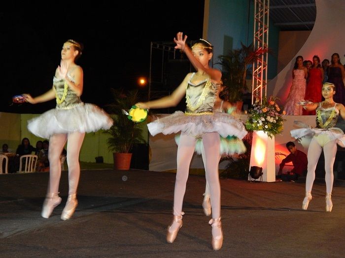 Prefeitura realiza com sucesso a VIII edição Baile Debutantes. - Imagem 42