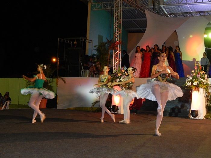 Prefeitura realiza com sucesso a VIII edição Baile Debutantes. - Imagem 36