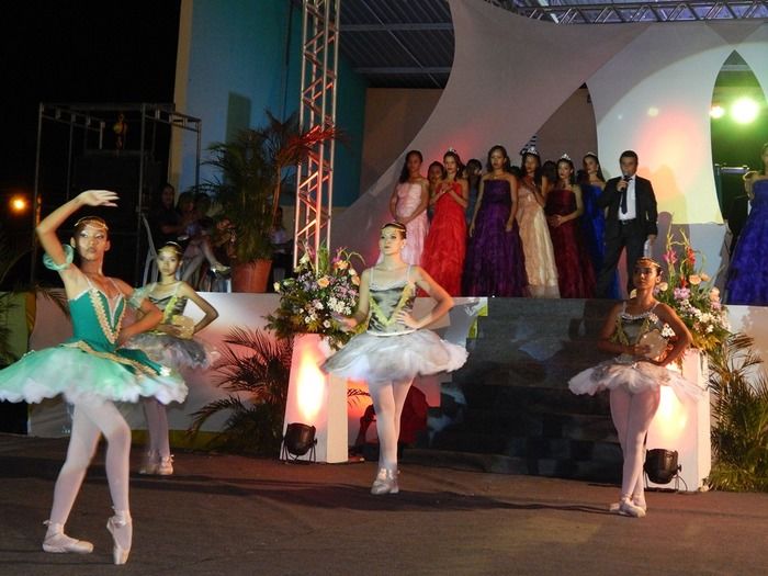 Prefeitura realiza com sucesso a VIII edição Baile Debutantes. - Imagem 43