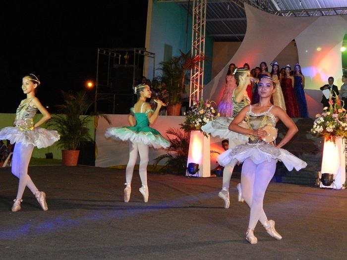 Prefeitura realiza com sucesso a VIII edição Baile Debutantes. - Imagem 30
