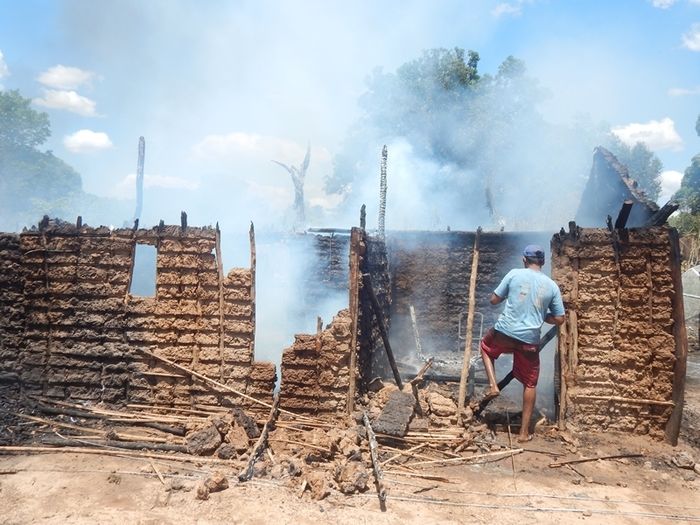 Incêndio destrói casas na cidade de Porto - Imagem 4