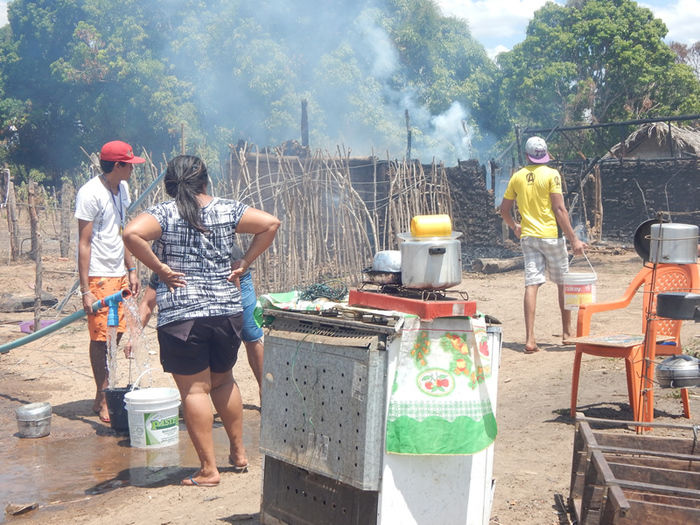 Incêndio destrói casas na cidade de Porto - Imagem 9