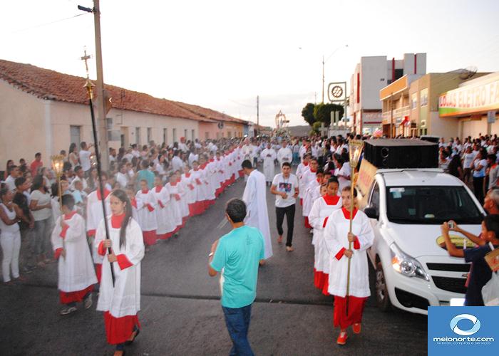 Procissão da festa da Imaculada Conceição reúne uma multidão - Imagem 17