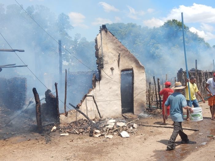 Incêndio destrói casas na cidade de Porto - Imagem 3