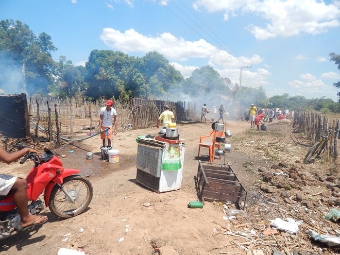 Incêndio destrói casas na cidade de Porto - Imagem 7