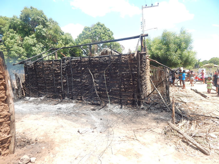 Incêndio destrói casas na cidade de Porto - Imagem 5