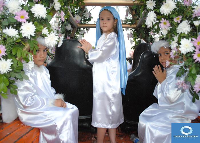 Procissão da festa da Imaculada Conceição reúne uma multidão - Imagem 12