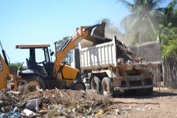 Prefeitura Municipal realiza limpeza e reparos em Alegrete - Imagem 4