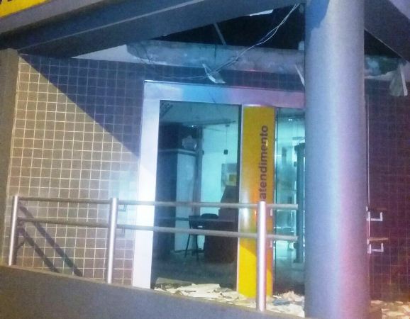 Bandidos explodem agência do Banco do Brasil de Altos - Imagem 1