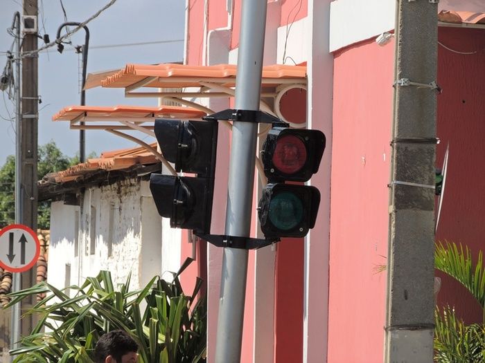 Município instala mais semáforos nos cruzamentos  - Imagem 1