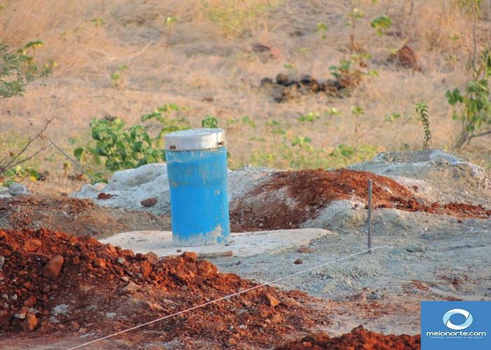 Barreiro da Joana quase seco, população sofrendo aparando água  - Imagem 13