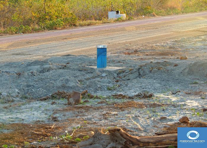 Barreiro da Joana quase seco, população sofrendo aparando água  - Imagem 2