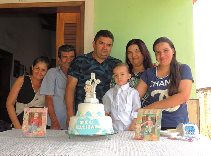 Luis Antônio: Registro do almoço após o batizado na casa dos avós  - Imagem 2