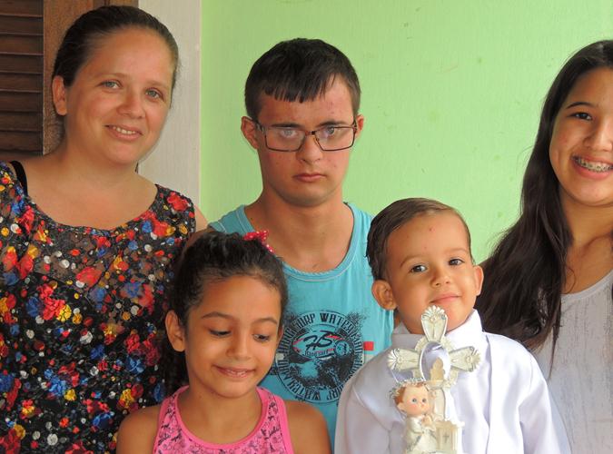 Luis Antônio: Registro do almoço após o batizado na casa dos avós  - Imagem 29