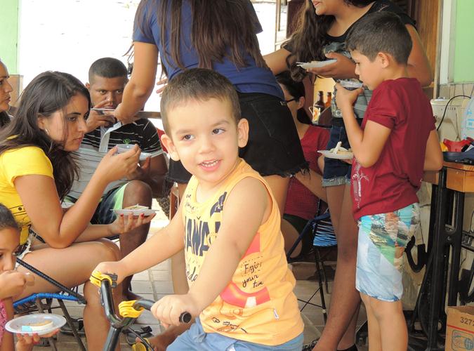 Luis Antônio: Registro do almoço após o batizado na casa dos avós  - Imagem 40