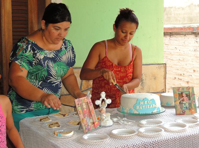 Luis Antônio: Registro do almoço após o batizado na casa dos avós  - Imagem 35