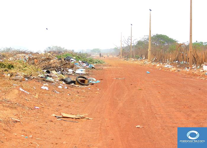 Fumaça tóxica do lixão prejudica saúde da população   - Imagem 31