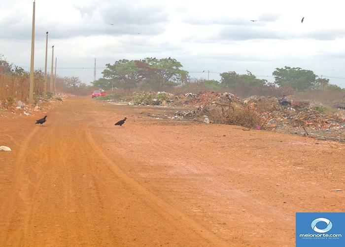 Fumaça tóxica do lixão prejudica saúde da população   - Imagem 30