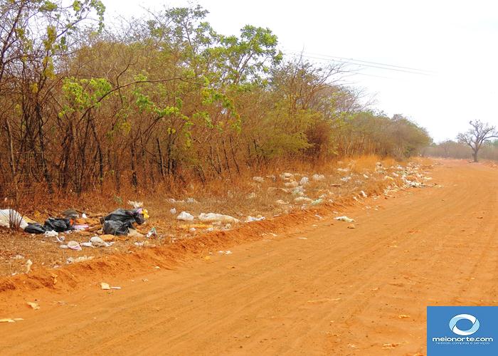 Fumaça tóxica do lixão prejudica saúde da população   - Imagem 9
