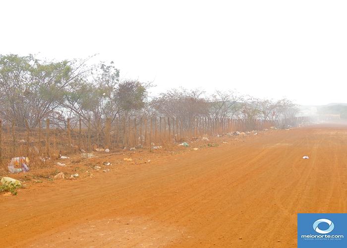 Fumaça tóxica do lixão prejudica saúde da população   - Imagem 14