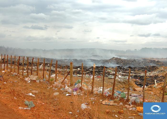 Fumaça tóxica do lixão prejudica saúde da população   - Imagem 23