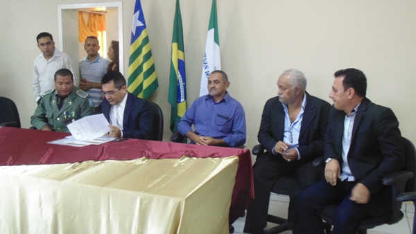 Prefeito, Vice, vereadores eleitos de Santo Inácio são diplomados - Imagem 13