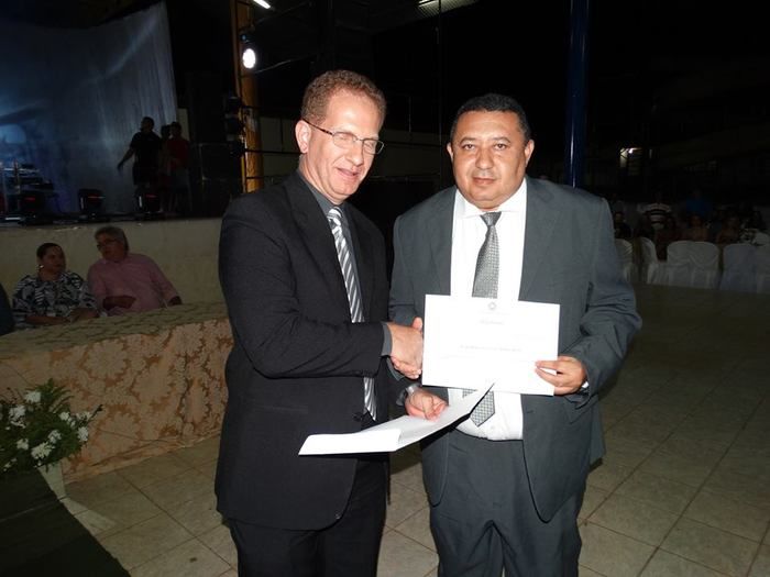 Prefeito Aldemar Neto sendo diplomado (Crédito: Gustavo Alleff)