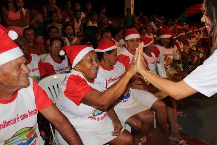 A Secretaria Municipal da Assistência Social realizou o Natal Feliz - Imagem 51