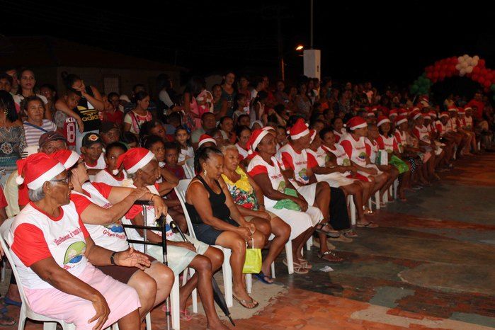 A Secretaria Municipal da Assistência Social realizou o Natal Feliz - Imagem 70