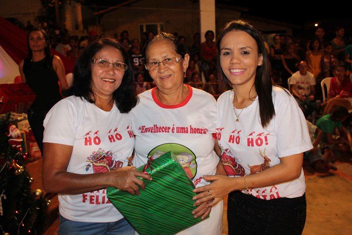 A Secretaria Municipal da Assistência Social realizou o Natal Feliz - Imagem 100