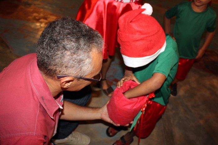A Secretaria Municipal da Assistência Social realizou o Natal Feliz - Imagem 38