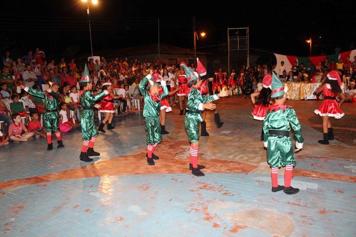A Secretaria Municipal da Assistência Social realizou o Natal Feliz - Imagem 88