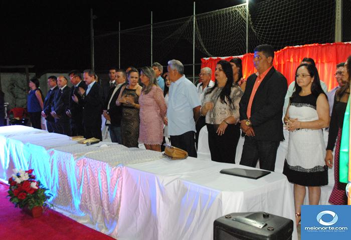 Em Sessão Solene Elizabete Brandão recebe Título de Cidadã Lagoense - Imagem 23