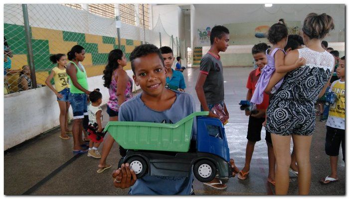 Crianças de Inhuma ganham presentes de um natal para todos  - Imagem 25