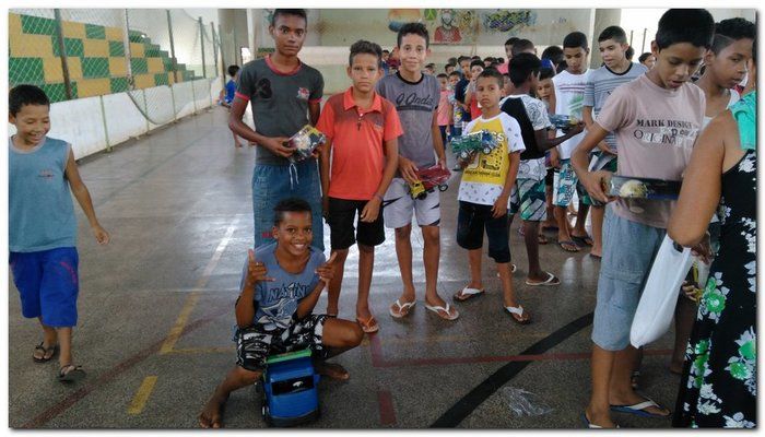 Crianças de Inhuma ganham presentes de um natal para todos  - Imagem 24