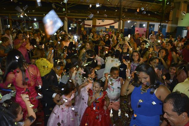 Colégio São Francisco encerra ano letivo com grande festa   - Imagem 35