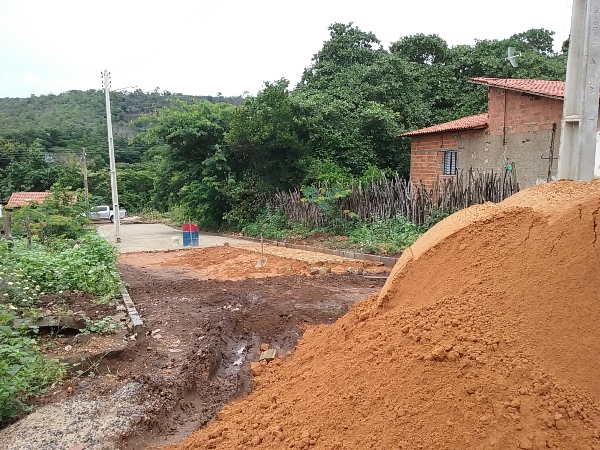 Prefeitura constrói calçamento em Via de Acesso a Vila da Paz  - Imagem 7