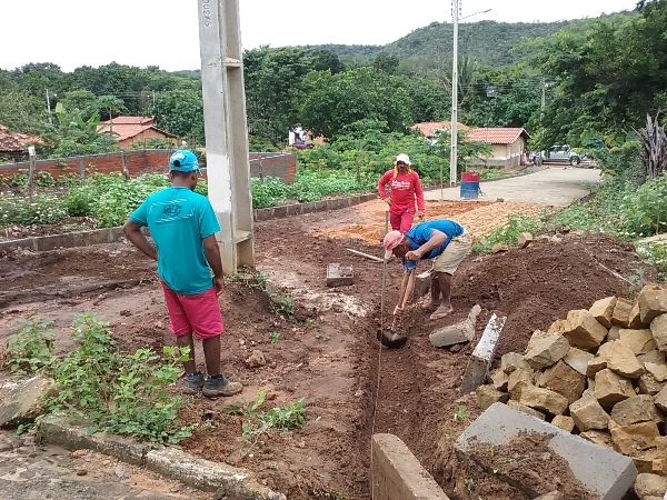 Prefeitura constrói calçamento em Via de Acesso a Vila da Paz  - Imagem 4
