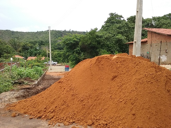 Prefeitura constrói calçamento em Via de Acesso a Vila da Paz  - Imagem 6