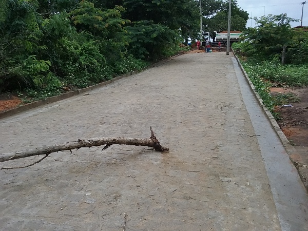 Prefeitura constrói calçamento em Via de Acesso a Vila da Paz  - Imagem 1
