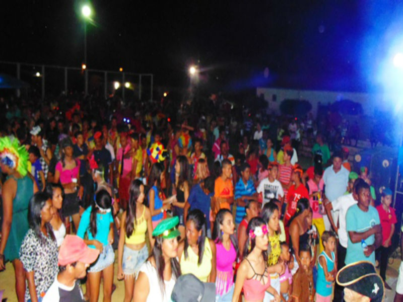 David e forró da ostentação animam ultima noite de carnaval