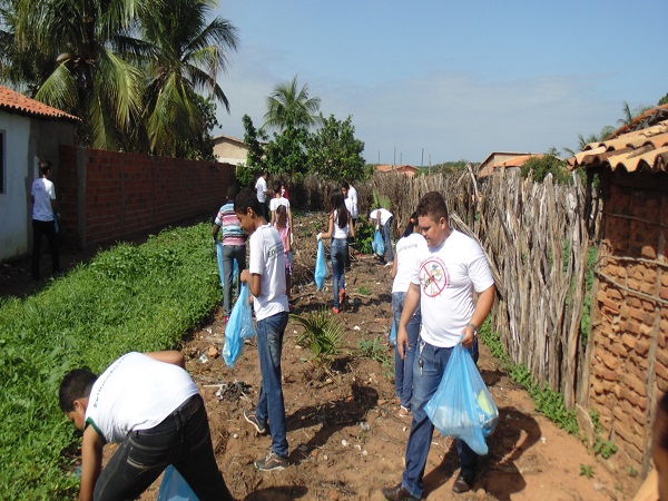 Mais de trezentas pessoas participam de mutirão em combate ao Aedes - Imagem 18