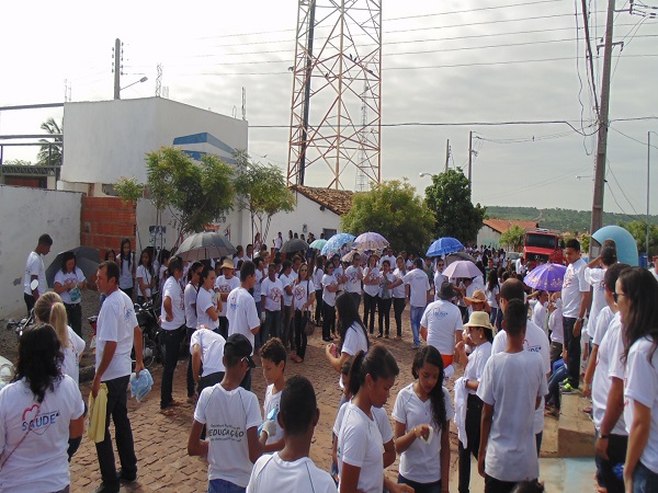 Mais de trezentas pessoas participam de mutirão em combate ao Aedes - Imagem 5