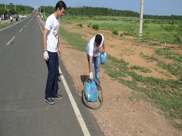 Mais de trezentas pessoas participam de mutirão em combate ao Aedes - Imagem 23