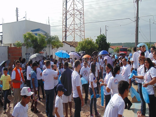 Mais de trezentas pessoas participam de mutirão em combate ao Aedes - Imagem 6