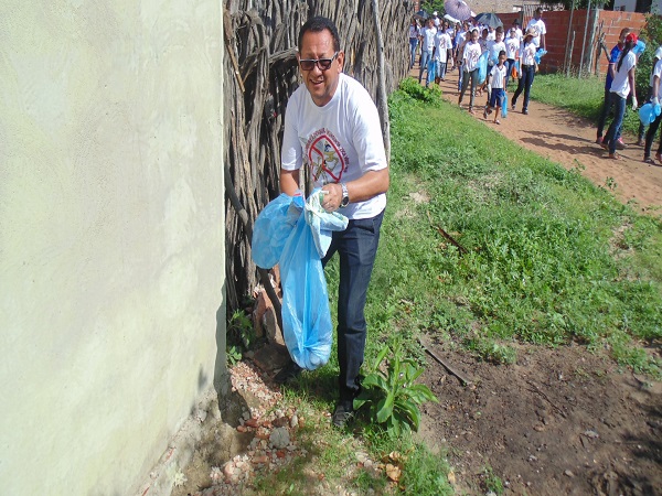 Mais de trezentas pessoas participam de mutirão em combate ao Aedes - Imagem 21