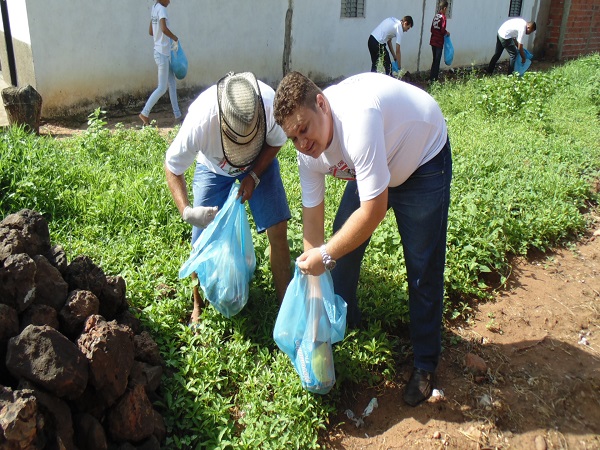 Mais de trezentas pessoas participam de mutirão em combate ao Aedes - Imagem 17